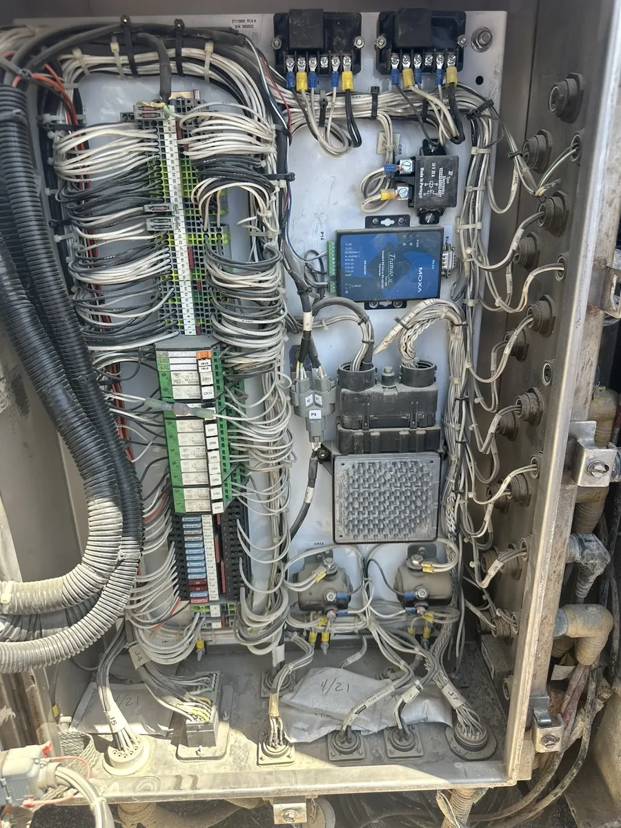 Tracing a fault in the control panel of a frac pump.